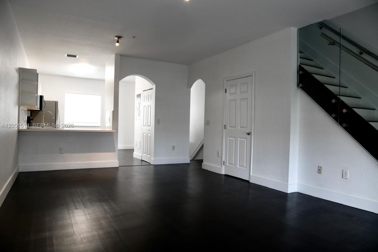 5670 NW 116th Ave, Unit 216, Doral, FL 33178 Photo
