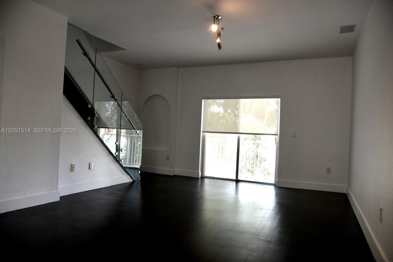 5670 NW 116th Ave, Unit 216, Doral, FL 33178 Photo