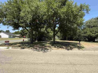 2002 NW 19th St, Lawton, OK 73507