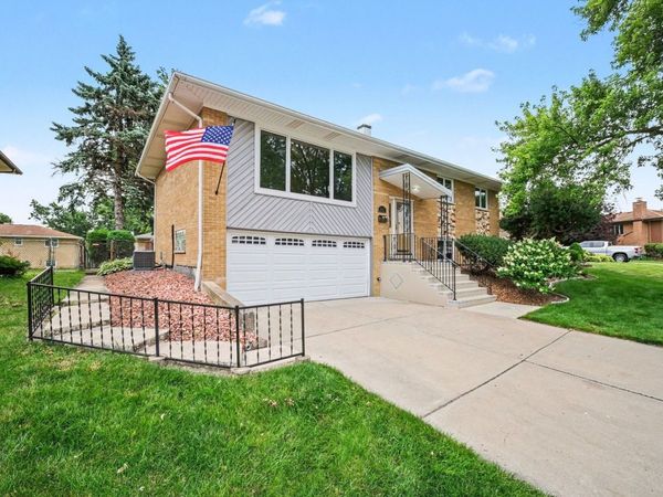 15217 Pine Drive , Oak Forest, IL 60452
