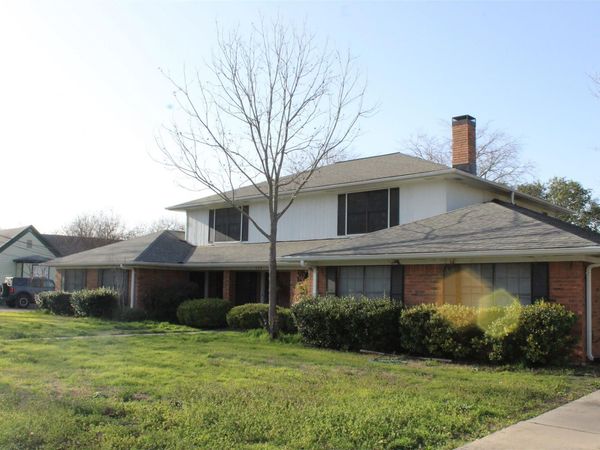 535 West Prairie Lea ST, Lockhart, TX 78644