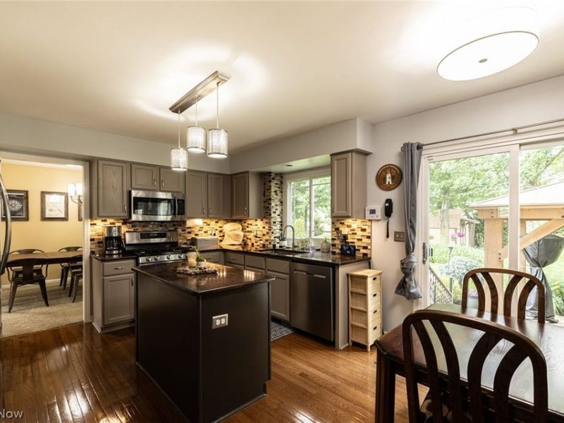 18717 Walnut Drive, Strongsville, OH 44149 Photo 12