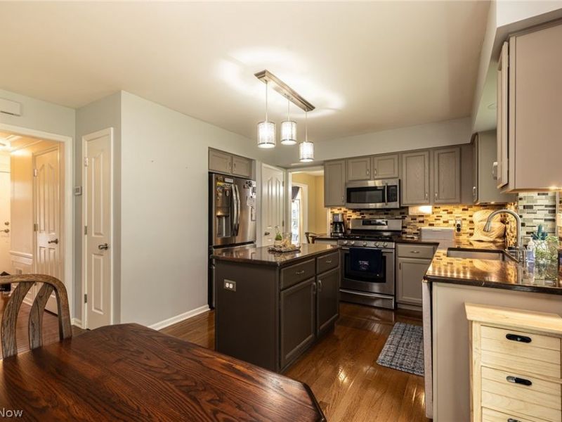 18717 Walnut Drive, Strongsville, OH 44149 Photo 15