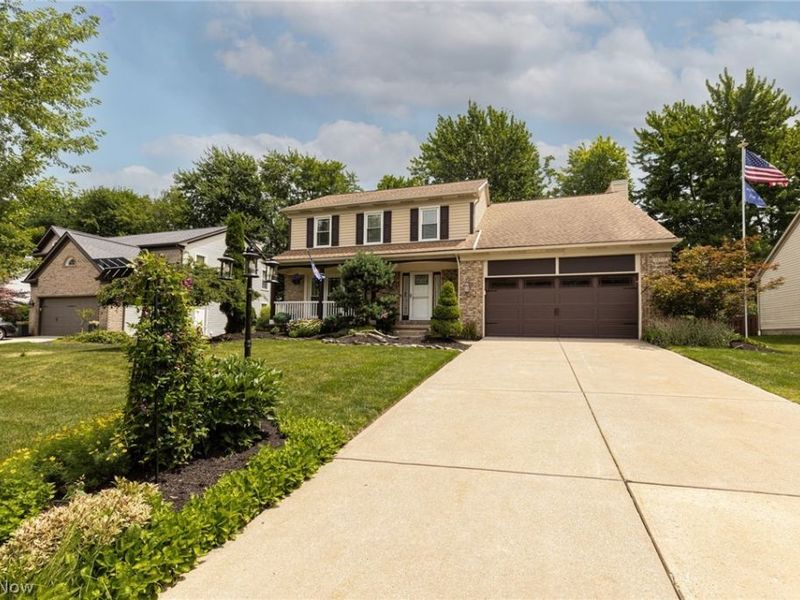 18717 Walnut Drive, Strongsville, OH 44149 Photo 2