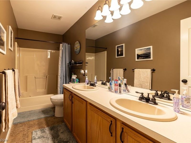 18717 Walnut Drive, Strongsville, OH 44149 Photo 25