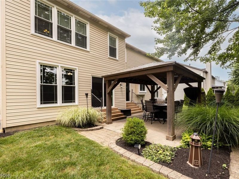 18717 Walnut Drive, Strongsville, OH 44149 Photo 5