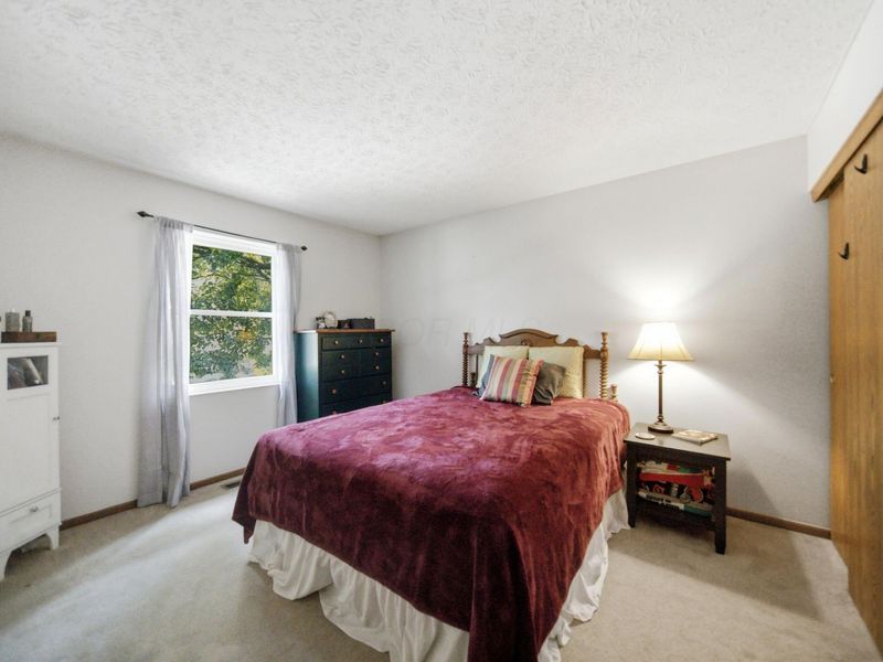 7893 Leaview Drive , Columbus, OH 43235 Photo 11
