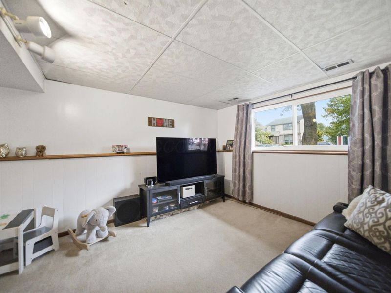 7893 Leaview Drive , Columbus, OH 43235 Photo 13