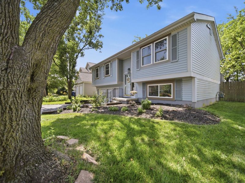 7893 Leaview Drive , Columbus, OH 43235 Photo 2