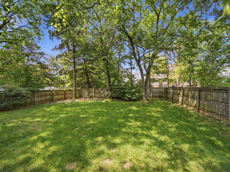 7893 Leaview Drive , Columbus, OH 43235 Photo 20