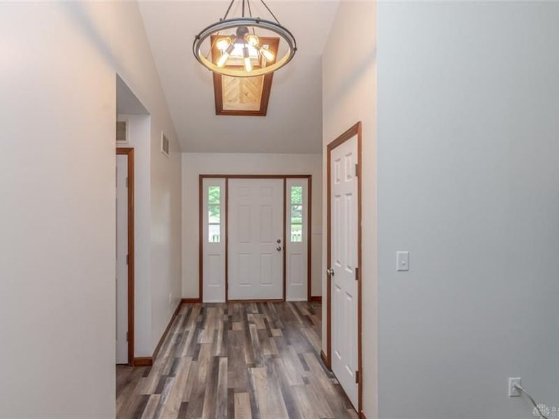 10035 Mallet Drive, Centerville, OH 45458 Photo 4