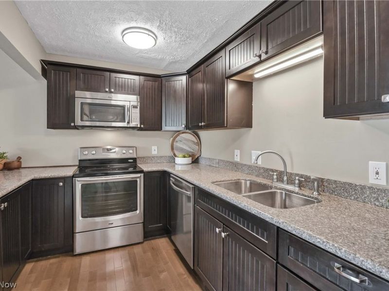 1420 Cedarwood Drive, Unit H, Westlake, OH 44145 Photo 13