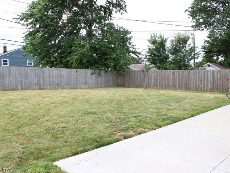 13605 Crestway Drive, Brook Park, OH 44142 Photo 24