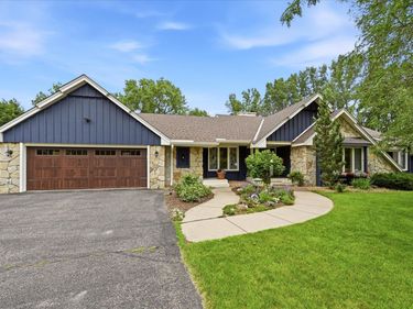 8913 S Minnehaha Circle, Saint Louis Park, MN 55426