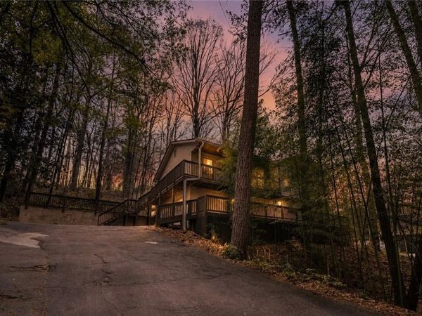 5121 Heather Road SE, Smyrna, GA 30082