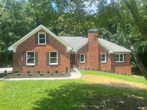 1055 Windridge Drive , Loganville, GA 30052