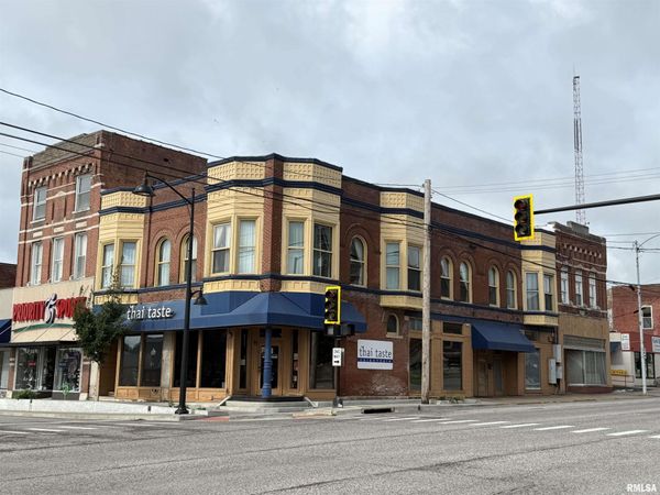 100 S ILLINOIS Avenue, Carbondale, IL 62901