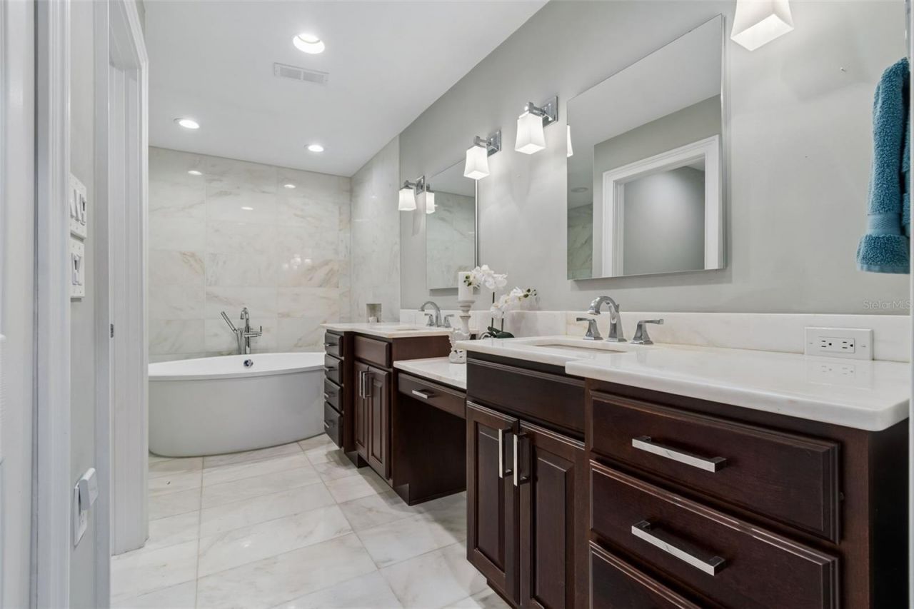 460 Date Palm Court Ne, Saint Petersburg, FL 33703 Photo