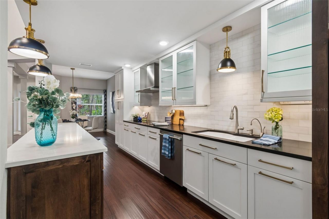 460 Date Palm Court Ne, Saint Petersburg, FL 33703 Photo