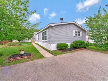350 Trillum Trail, Oxford Twp, MI 48371