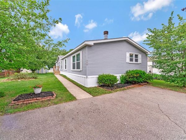 350 Trillum Trail, Oxford Twp, MI 48371