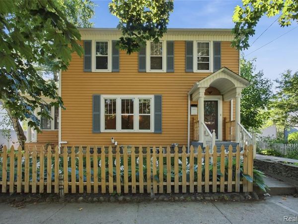 318 N Court Street, Howell, MI 48843