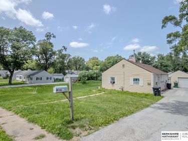 6620 Seward Street, Omaha, NE 68104