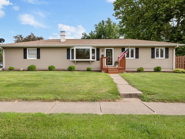 1419 SPRUCE HILLS Drive, Bettendorf, IA 52722
