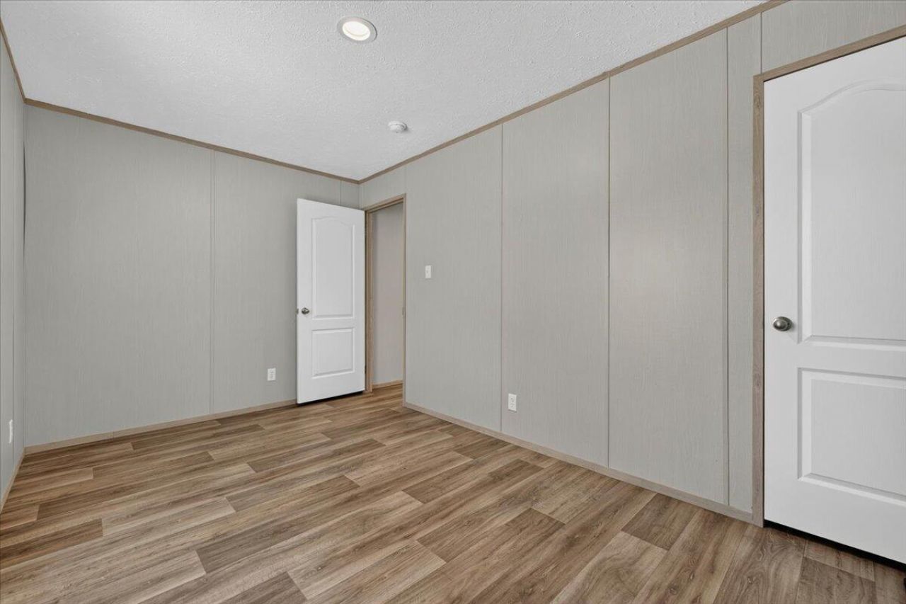 956 Tiger Loop Photo 16