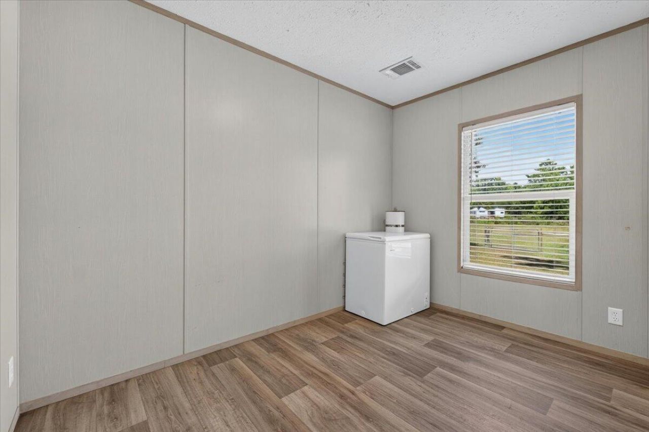 956 Tiger Loop Photo 18