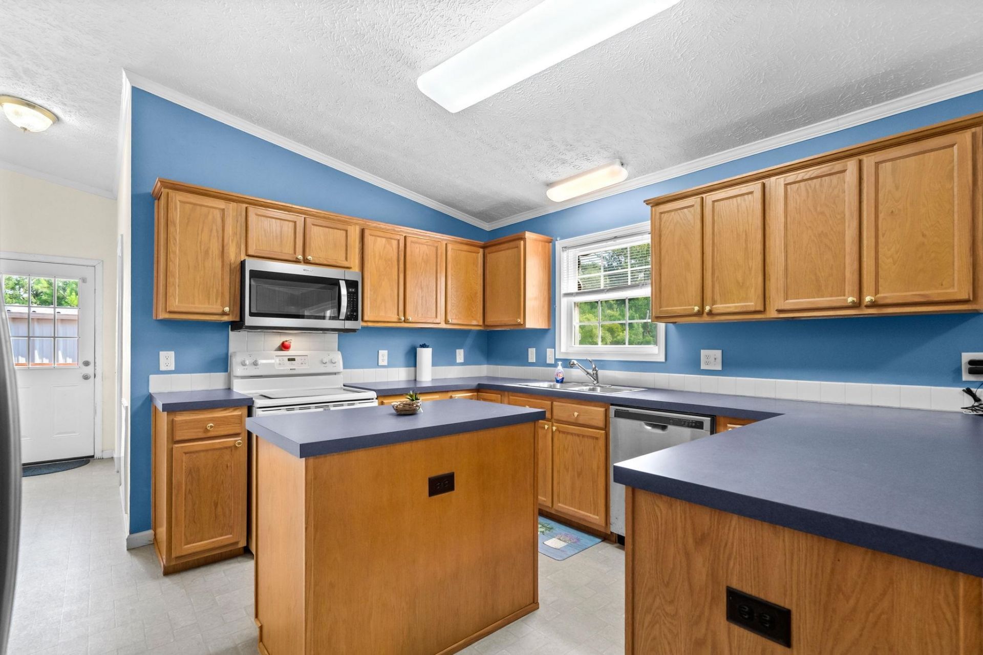 2161 Eastwoods Dr. Photo 38