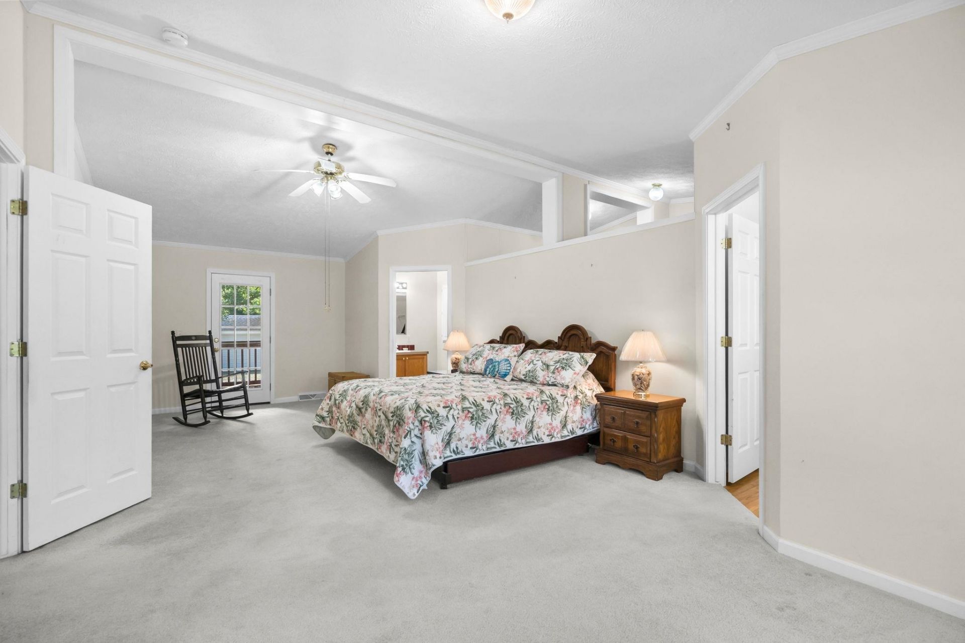 2161 Eastwoods Dr. Photo 5