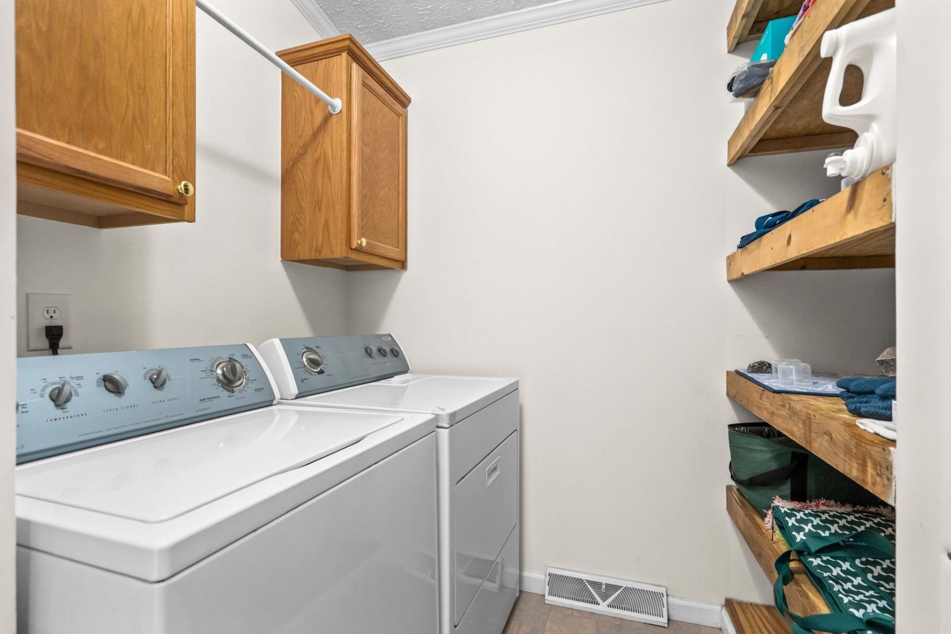 2161 Eastwoods Dr. Photo 58