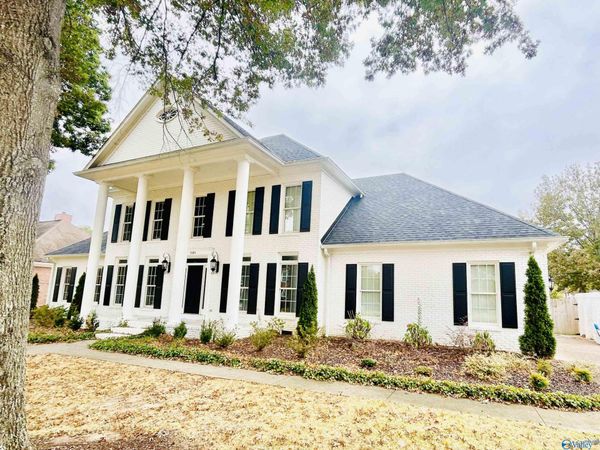 1501 Blackhall Lane, Decatur, AL 35601