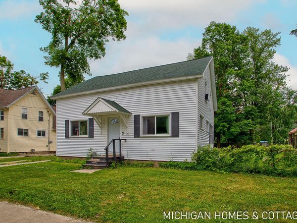 752 Jordan Lake Avenue, Lake Odessa, MI 48849