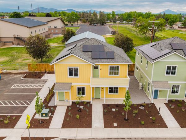 189 NW 17th Street, Unit 200, Redmond, OR 97756