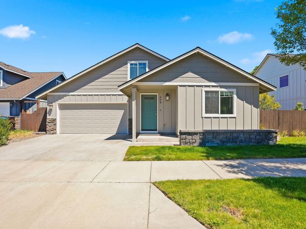 408 NW 24th Place, Redmond, OR 97756