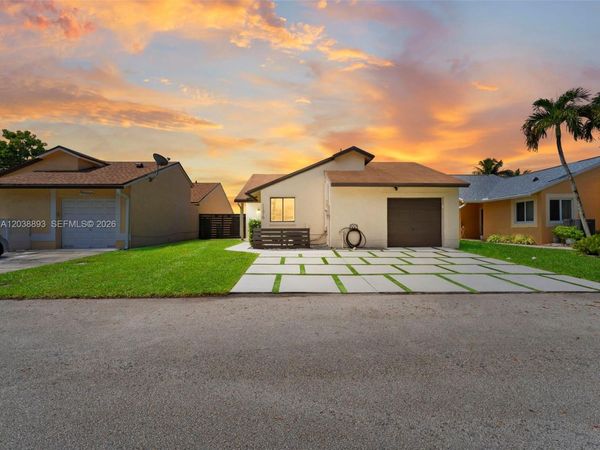 11010 SW 13th St , Pembroke Pines, FL 33025