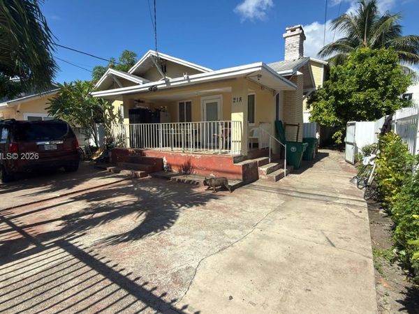 218 SW 10th Ave , Miami, FL 33130