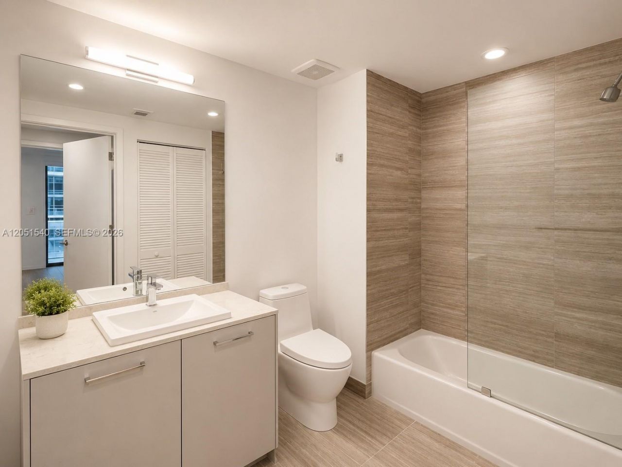 1010 Brickell Ave, Unit 3309, Miami, FL 33131 Photo