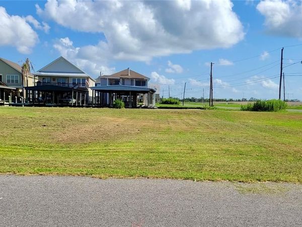 102 JUNIOR Lane , Port Sulphur, LA 70083