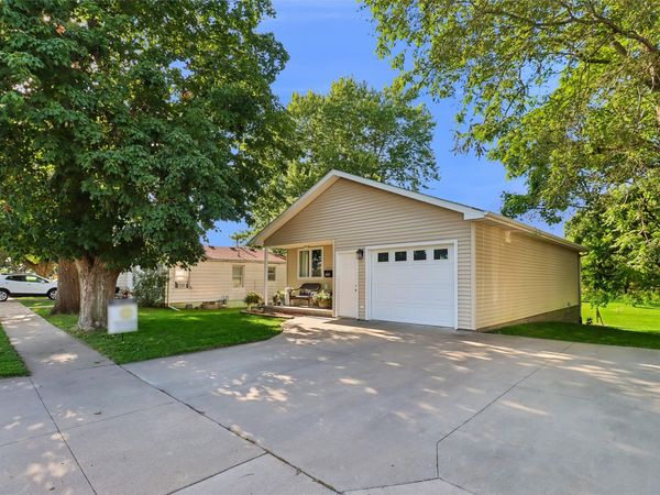 709 W Rock Island Street, Knoxville, IA 50138