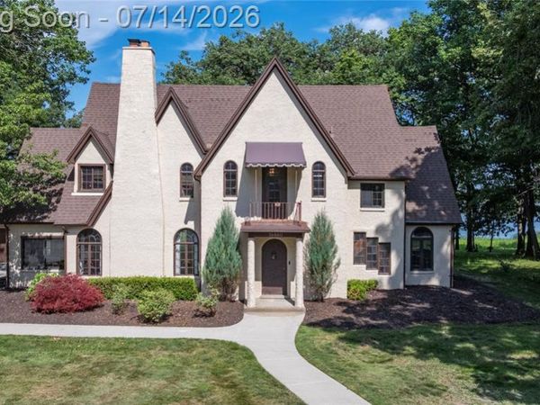 18460 Meridian Road, Grosse Ile Twp, MI 48138