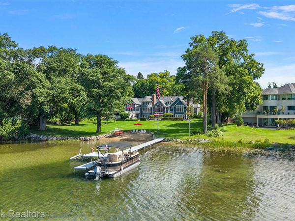4875 Old Orchard Trail, Orchard Lake Village, Mi 48324