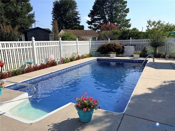 201 Cloverhill , Colonial Heights, VA 23834