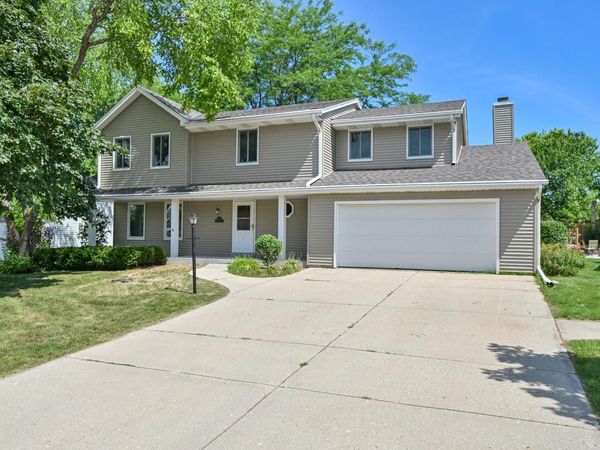 16280 W Heatherly DRIVE, New Berlin, WI 53151