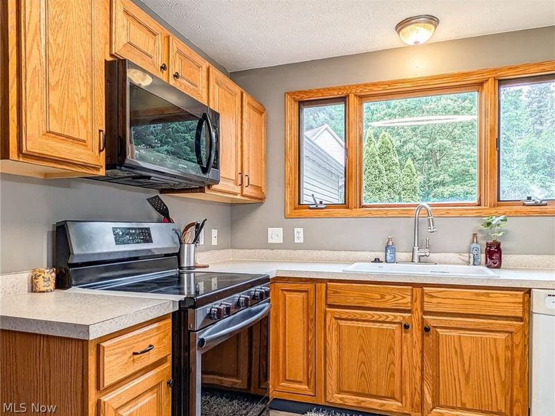 11314 Radburne Avenue NW, Uniontown, OH 44685 Photo 9