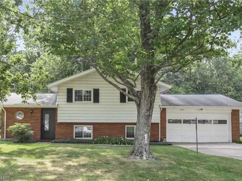 4958 Hampton Drive, North Olmsted, OH 44070 Photo 1