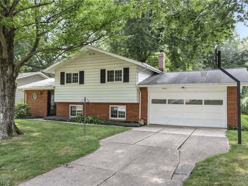 4958 Hampton Drive, North Olmsted, OH 44070 Photo 3