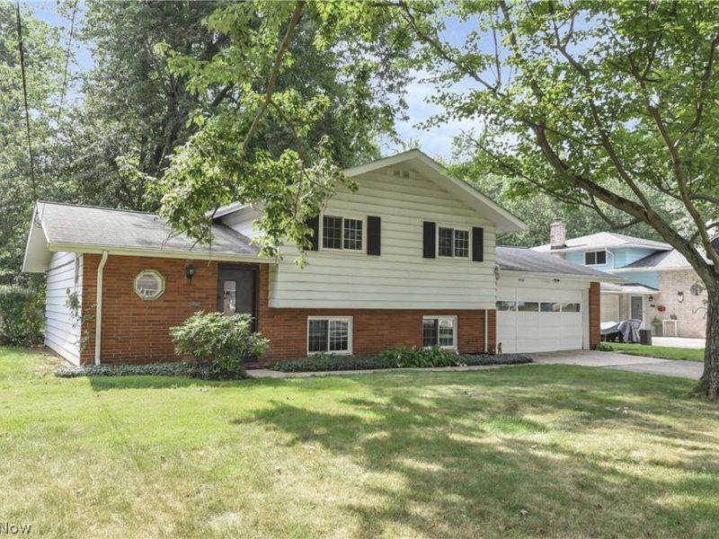 4958 Hampton Drive, North Olmsted, OH 44070 Photo 4